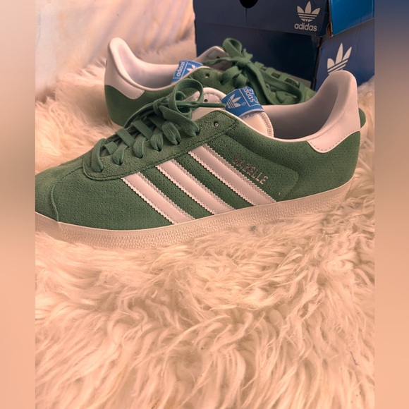 **Brand New!!** Men’s Adidas Gazelle Sneaker - Picture 4 of 5